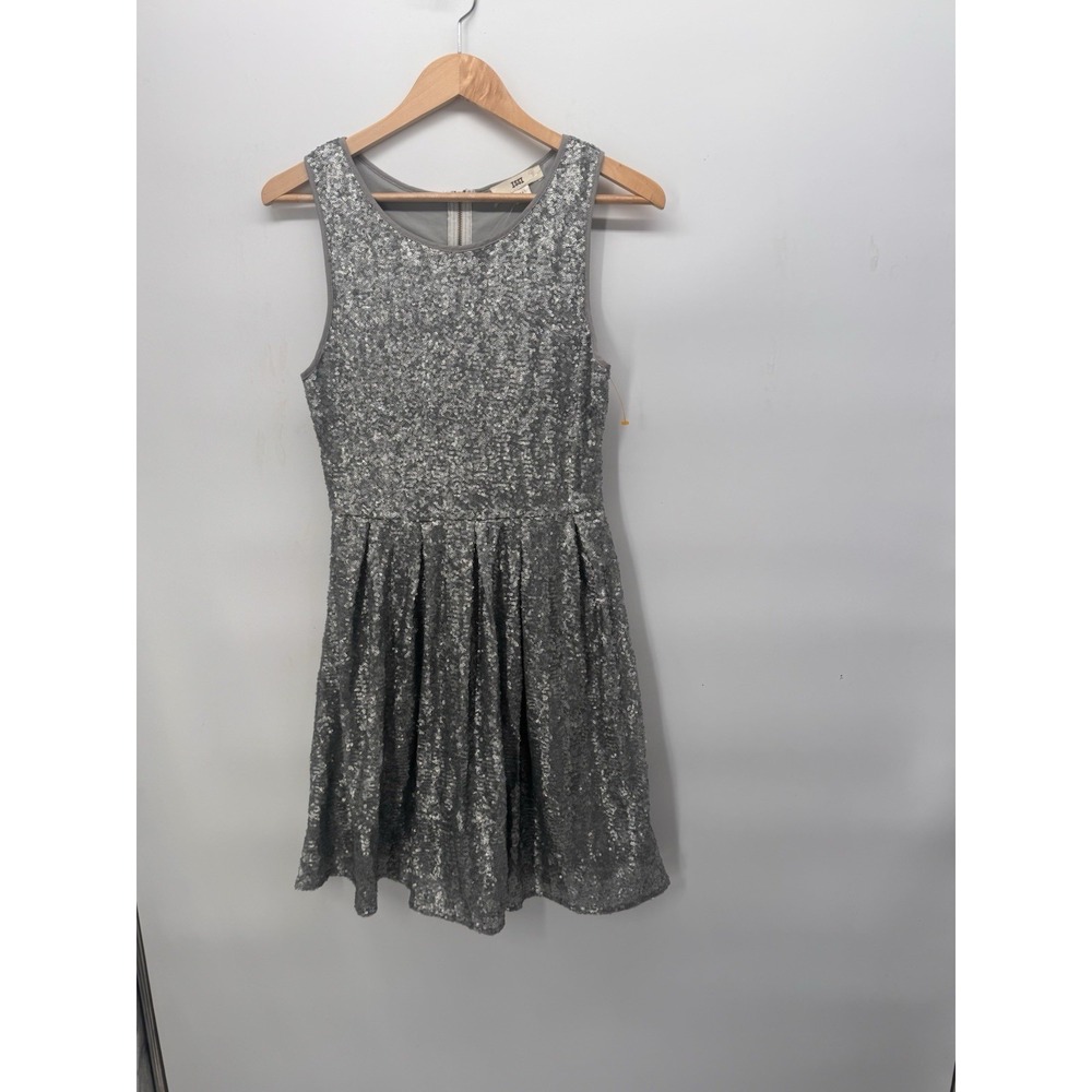 Issi‎ Sequin Sleeveless Dress Womens Size M Gray Party Glam Cocktail Silver NWOT